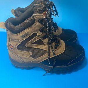 Ozark Trail Boots Size Boy's 6